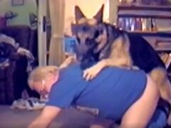 Gordo gay de 50 años follando con perro