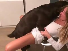 Ver rubia mexicana haciendo sexo con perro grande