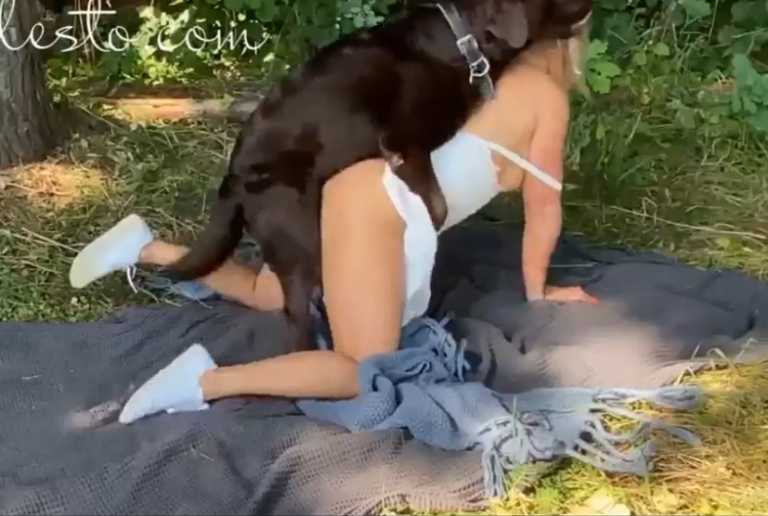 Rubia Mexicana Culona Se Folla A Su Perro En El Bosque Zoofilia Porno rubia-mexicana-culona-se-folla-a-su-perro-en-el-bosque-zoofilia-porno