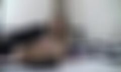 Sujetando al perro por el collar mientras se folla a su madrastra